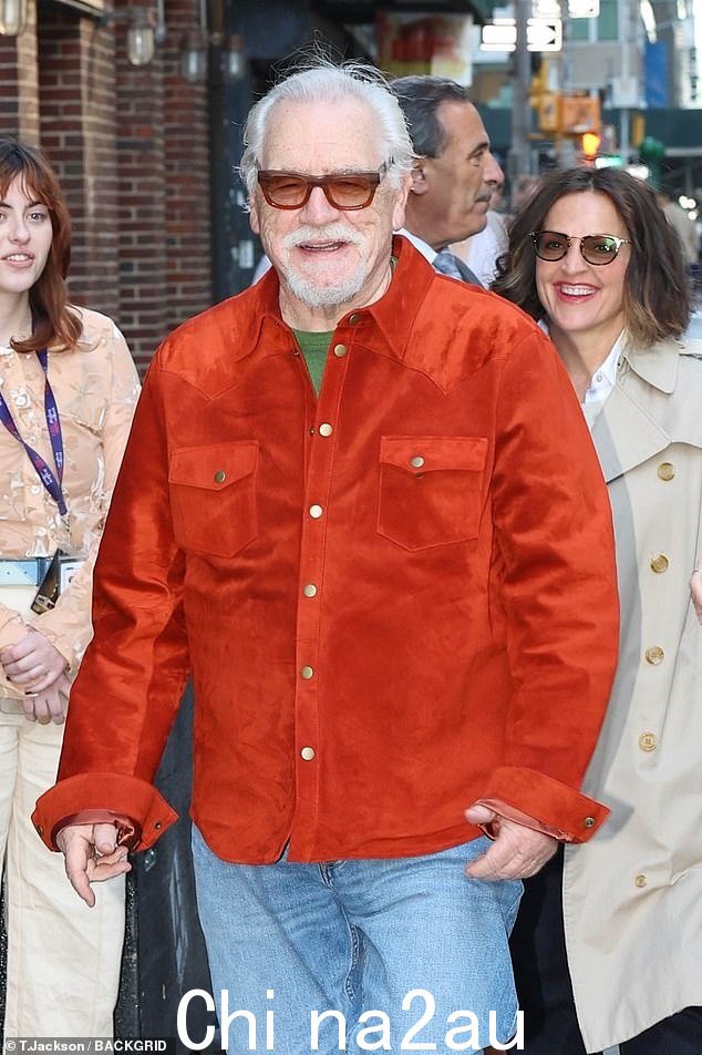Brian out:在他令人震惊的最后一集 Succession 在 HBO 播出后几个小时,人们发现 Brian Cox 正前往 Stephen Colbert 工作室的 The Late Show