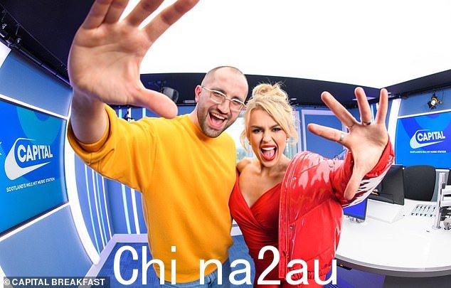 Duo:这位 24 岁的歌手将在工作日早上 6 点到 10 点与主持人 Fat Brestovci 一起在广播中播出