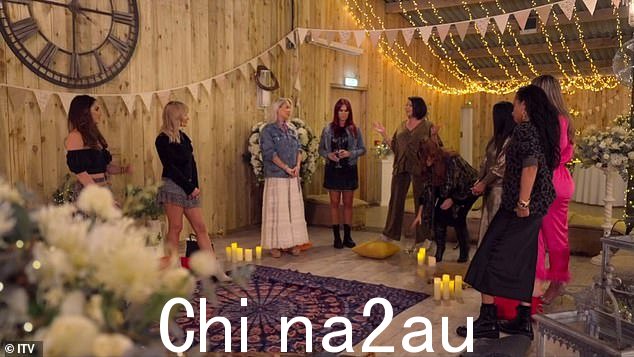 撤退:在周一的 ITVBe 节目中,这位歌手在关系大师 Louise Van Der Velde 加入时公开了她的性生活