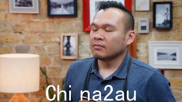 没有留下深刻印象:然而,当 Greg 告诉其中一位参赛者“未煮熟”的鸡肉让他感到“不舒服”时,事情开始变得尴尬了。