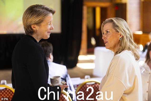 索菲在慈善机构的首届健康不平等峰会上会见 NHS 英格兰首席执行官阿曼达普里查德