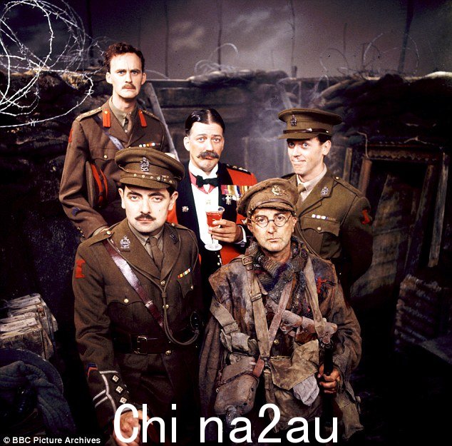 电视节目:Blackadder 明星(左起):Tim McInnerny、Rowan、Stephen Fry、Tony 和 Hugh Laurie