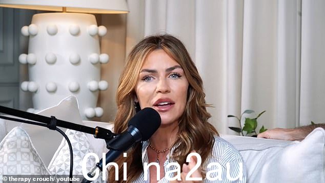 问题:Abbey Clancy 本周在他们的播客中嘲笑 Peter Crouch,因为他们讨论了在母亲节看足球是否可以接受