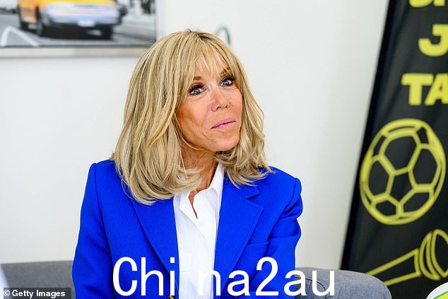 法国第一夫人布丽吉特·马克龙(照片摄于 4 月 12 日)今天将在严密的安保下庆祝她的 70 岁生日,因为针对总统埃马纽埃尔·马克龙的暴力抗议活动