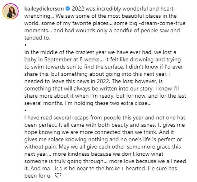 毁灭性的:在 Kailey 令人心碎地透露这对夫妇去年秋天在 8 周时流产四个月后宣布了这一消息