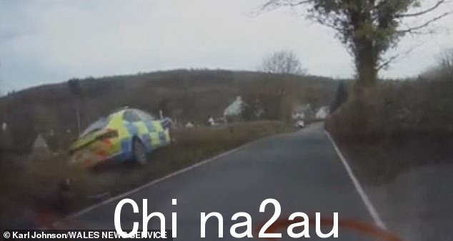 Gwent 警方表示,警方最初对另一辆汽车被危险驾驶的“几份报告”做出了回应