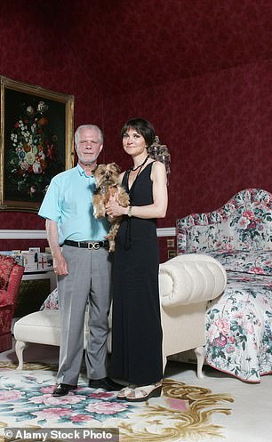 Gold 先生和他的未婚妻 Lesley Manning