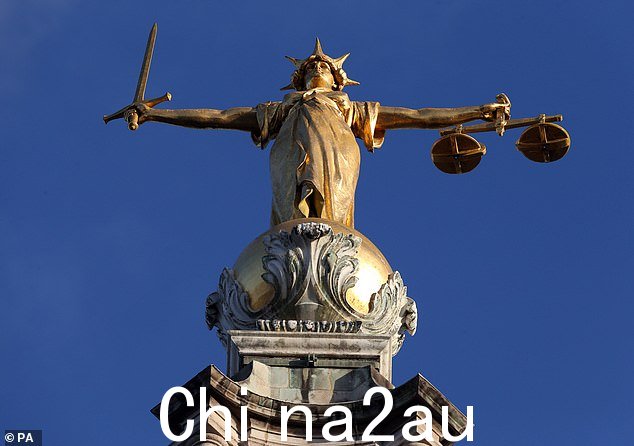去年 5 月 9 日,她向朋友发送了一条“绝望”的 WhatsApp 消息,史密斯先生说这特别“令人不寒而栗”,法庭获悉
