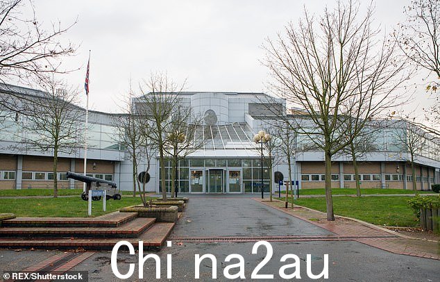 Woolwich Crown Court 被告知伊克巴尔在六个不同的 Facebook 页面上宣传宣传恐怖主义的视频和文章