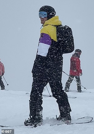 乐趣:她的未婚夫卢克尝试滑雪
