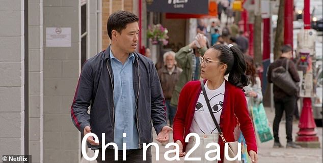 戏剧:Always Be My Maybe 专注于名厨 Sasha Tran 和她的前童年朋友 Marcus Kim(由 Randall Pak 饰演),他们在经历了青少年时期的风流韵事后重新成为成年人