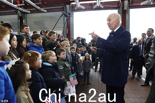 在这个越来越毫无意义的旅行中有一个特别奇怪的时刻,乔和亨特在贝尔法斯特与当地人会面时,一位年轻的爱尔兰小伙子显然使用了一个地区性的短语,向乔征求他对“最高台阶”的建议' 成功。尽管如此,我们的总司令无法处理查询。