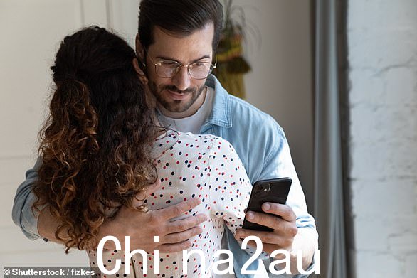 很多男人和女人选择留下来,因为坦率地说,替代方案可能更难