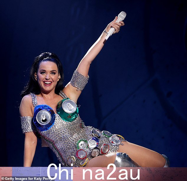 准备上路:38 岁的 Katy Perry 表示有兴趣在她结束在拉斯维加斯名胜世界的 Play 驻场后开始巡回演出