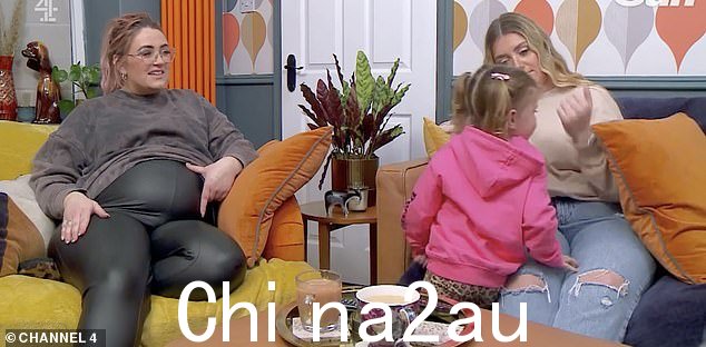 是个男孩!就在几周前,Ellie 在 Gogglebox 的最近一集中透露了她的孩子的性别 - 分享她正在期待一个男婴