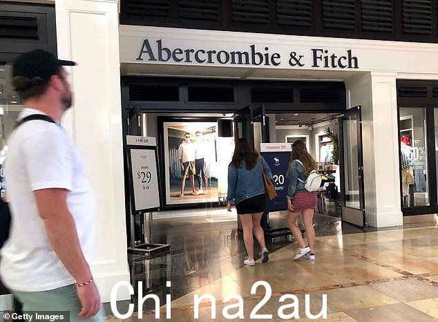 2006 年,Abercrombie and Fitch 的首席执行官表示公司只想要'酷'和'有吸引力'的客户,他说,'我们是排他性的吗?绝对是。'