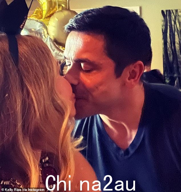 这对溺爱的夫妇再次透露他们对大量的辛辣性爱并不陌生,并声称他们在结婚后一直处于蜜月期