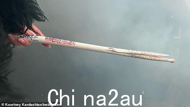 特别:庆祝活动特别吸引了大量与会者和名人,并于 4 月 14 日正式开始,将于 4 月 23 日星期日晚些时候结束