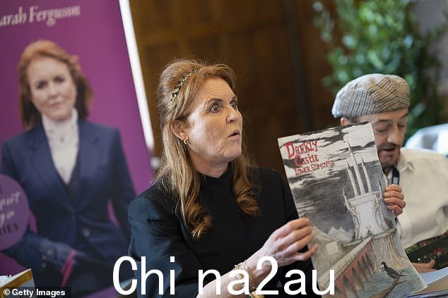 尽管王室专家声称公爵夫人可能因为之前的“尴尬”行为而被排除在加冕礼的邀请名单之外,但她今天的表现很好