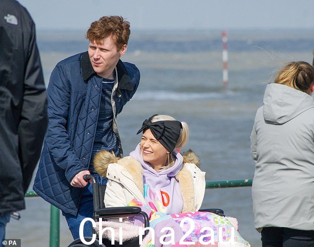 她补充说:'我很高兴我来了,我们至少可以一起度过一段时间'
