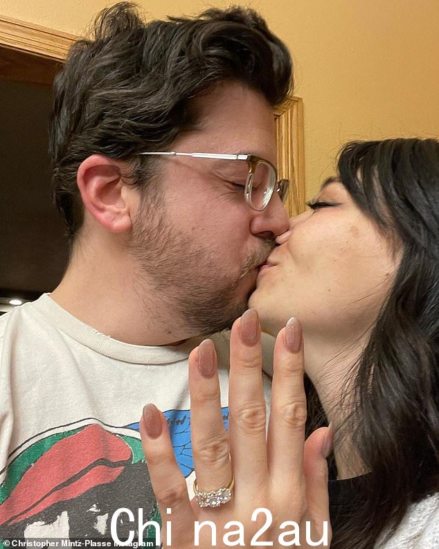 恭喜:Christopher Mintz-Plasse 在向女友 Britt Bowman 求婚后作为订婚男人步入 2023 年