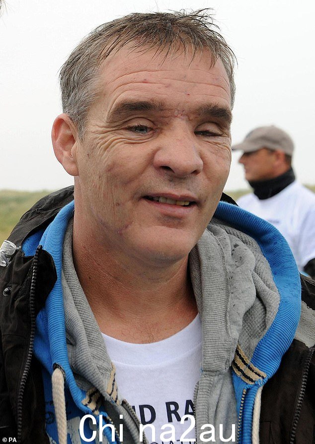 警官 David Rathband,他在袭击中永久失明