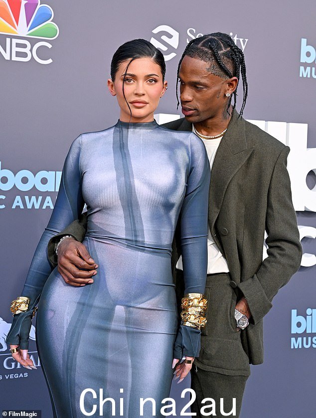 Split:她从 31 岁的小爸爸 Travis Scott 分手,自 2017 年开始/分手约会后,她在新年之前分手了;2022 年出现