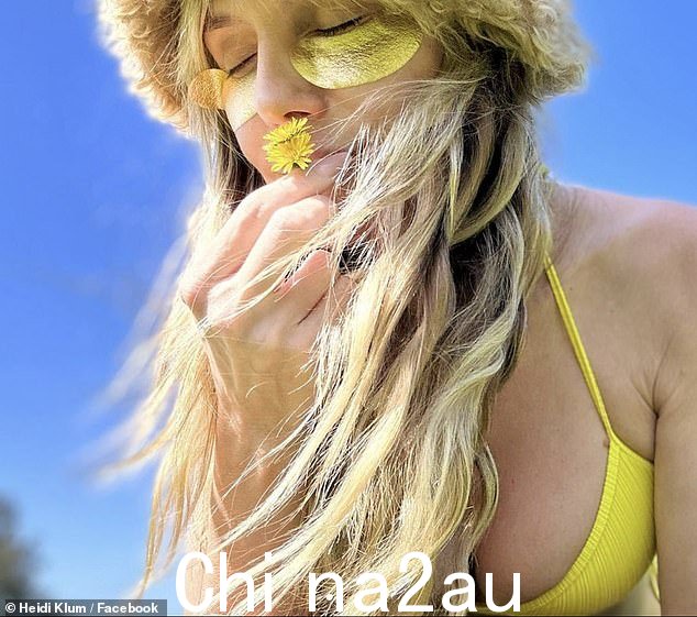 自我保健:49 岁的 Heidi 最近以裸照庆祝复活节,她选择了亮黄色比基尼和配套的渔夫帽