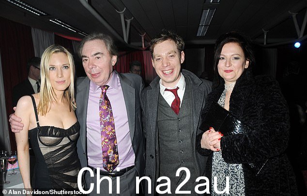 心碎:Andrew Lloyd Webber 回忆起他与已故儿子 Nick 的最后时刻(2010 年与女儿 Imogen 和妻子 Charlotte Windmill 合影)