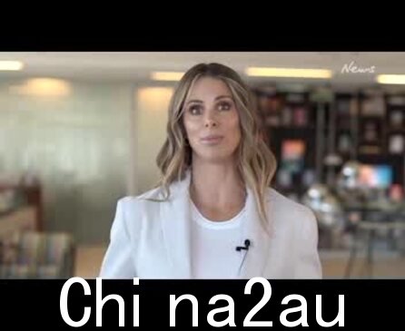 Candice Warner 我是准备好揭露我的真实故事” /><p>坎迪斯·华纳 (Candice Warner) 在 2007 年与桑尼·比尔·威廉姆斯 (Sonny Bill Williams) 的合照泄露后的媒体风暴中受到盘问时坚持了自己的立场。</p>< p>这位前钢铁女侠一直在宣传她即将出版的回忆录 Running Strong 周三,当 Sunrise 主持人 Natalie Barr 问她 16 年前丑闻爆发时,她是否“考虑过立即出柜”。</p><p>作为回应,华纳声称她“被迫”公开道歉,因为当时妇女的权利有多么不同。</p><img class=