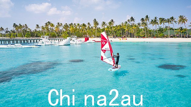 Iru Fushi,如图所示,'提供适合所有年龄段的活动,包括儿童俱乐部、游船、潜水和水上运动'