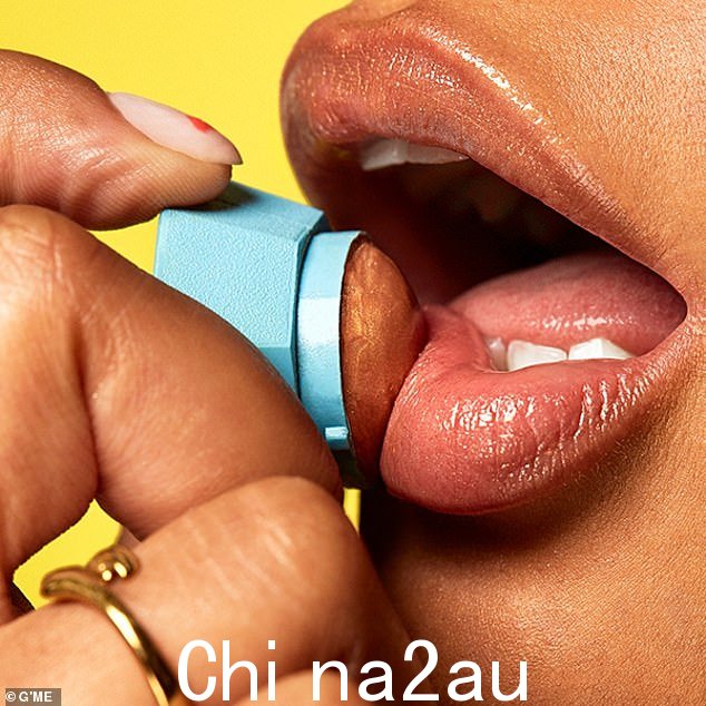 您的双唇不仅会因额外的调理而感激,而且还可以用在您的脸颊上以获得黄金时段的光彩,并用于您的眼睛以获得打底效果