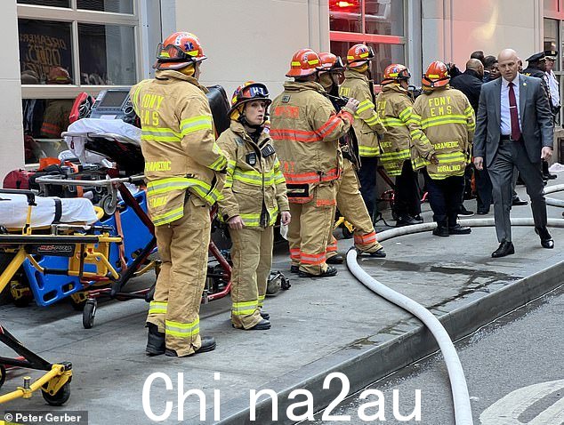 消防员最初由于其不稳定而无法进入大楼