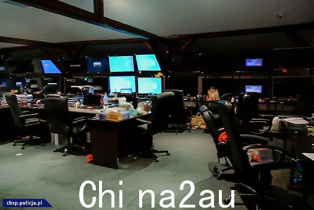 图为去年被突击搜查的其中一家脱衣舞俱乐部的监控中心