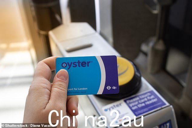 那些使用 Oyster 卡的人如果链接到 Railcard 可以享受第三次非高峰期旅行