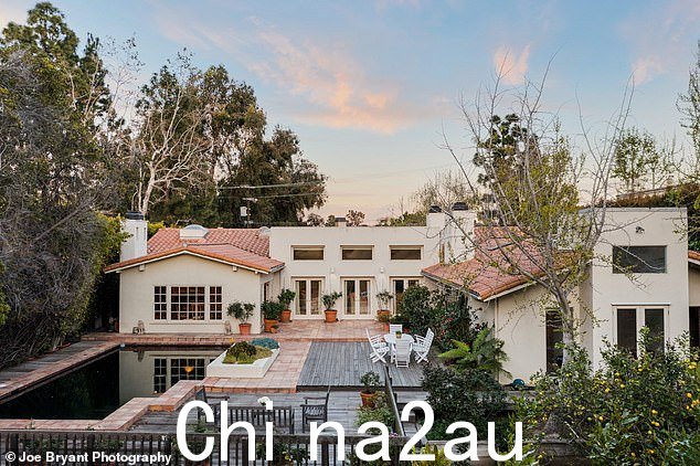 安吉拉的家:根据 TMZ 的说法,该房屋以 490 万美元的价格售出,交易于周二完成,这位女演员的遗产比最初的 450 万美元多出 40 万美元