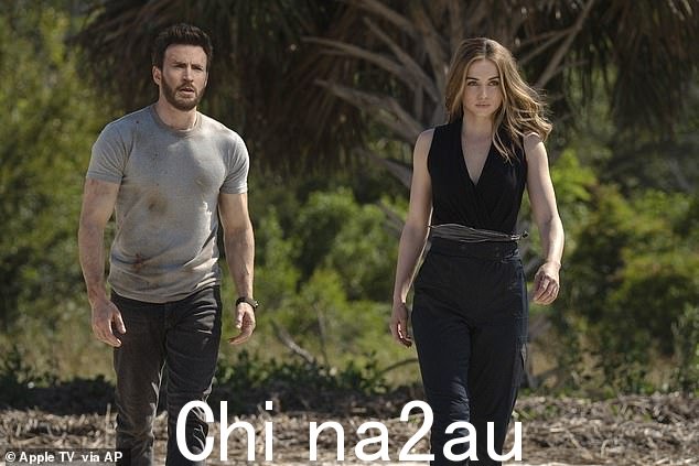 浪漫冒险:Ana 在 NBC 脱口秀节目中宣传同样由 Chris Evans 主演的 Ghosted