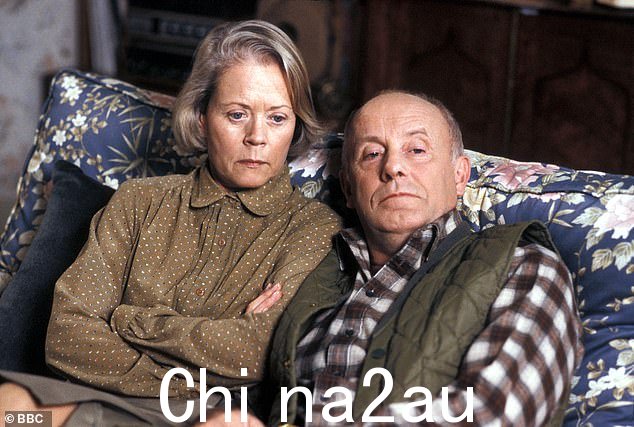旧时:Wilson 与 Annette Crosbie 一起出演该剧,后者扮演 Meldrew 长期受苦的妻子 Margaret
