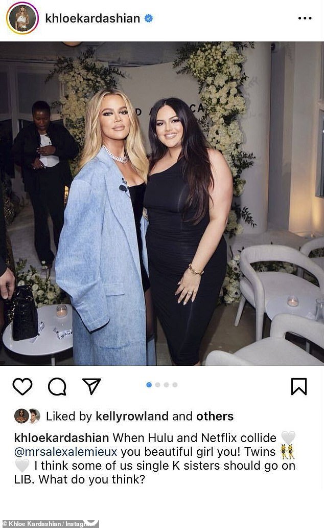 '我认为我们中的一些单身 K 姐妹应该继续 LIB':科洛·卡戴珊 (Khloe Kardashian) 扬起眉毛,因为她建议她和她的“单身”姐妹加入广受欢迎的 Netflix 约会节目系列 Love Is Blind 她与第 3 季参赛者 Alexa Lemieux 合影留念