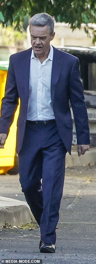 Stefan Dennis 也出现在 Nunawading 工作室的片场