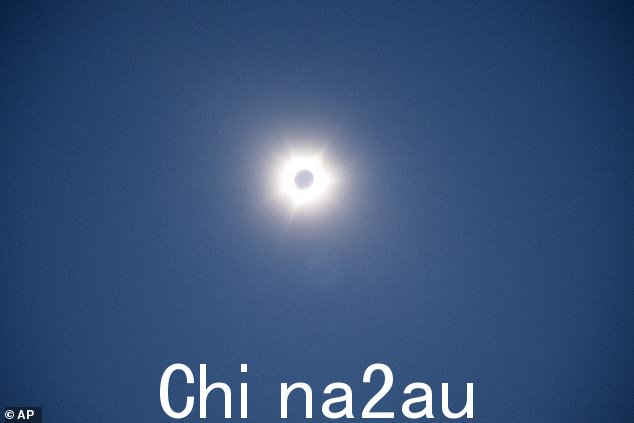 满月遮日 耀眼天文 小镇气温骤降5C