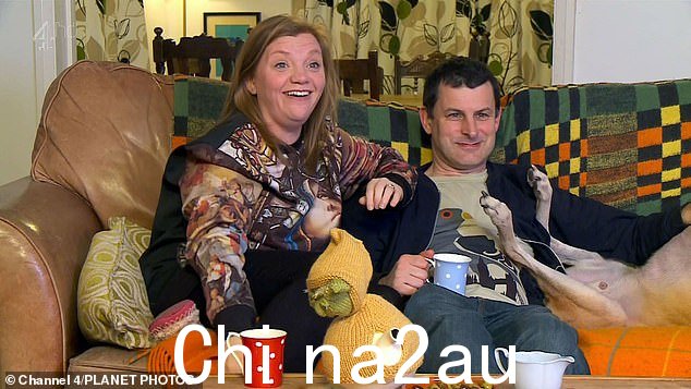 她的快闪族形象使她在 2014 年成为了 Gogglebox 的明星,从那以后她出现在从 House Of Games 到 Celebrity Mastermind 的所有事物中
