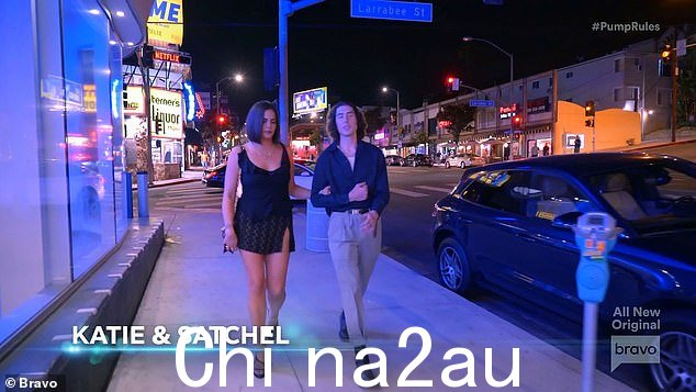 新人:Katie 带着她的新男人 Satchel 在 Lala 的生日派对上与其他人见面