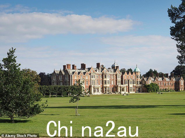 他还继承了英国美丽的桑德灵厄姆庄园(如图),价值2.5亿英镑