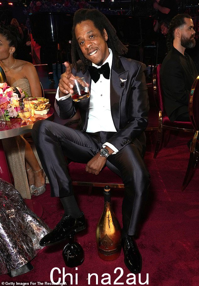 职业生涯:Damson 之前证实 Jay-Z 曾协助他获得绿卡在美国拍摄 FX 电视剧《降雪》