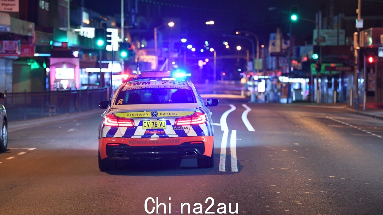 双倍扣分生效在澳新军团长周末期间为新南威尔士州和首都领地服务” /><p>新南威尔士州警方敦促社区成员“安全和尊重地”“提前计划并纪念下周澳新军团日的精神”。</p><p >预计周二将有数千人参加全州的纪念活动和活动,以纪念澳大利亚和新西兰在战争中牺牲的人。</p><p>助理专员斯科特怀特警告新南威尔士州人民采取行动恰逢澳大利亚一年中最重要的日子之一,因为这是一个纪念“我们阵亡的士兵”的机会。</p><p>“澳新军团日是为了纪念和纪念所有战斗过、忍受过、遭受过苦难的人并为捍卫我们的权利和维护我们的自由而死,”他在周六的一份声明中写道。</p><img class=