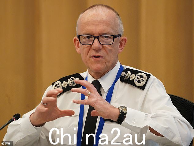 大都会专员马克·罗利爵士(如图)表示,未能有力地应对“文化和系统性”的失败,这些失败在部队对谋杀案的反应中暴露出来,削弱了其打击犯罪的能力,他承诺“最终”让大都会博物馆坚决反对种族主义”如图)表示,未能有力地应对“文化和系统”的失败,这些失败已被该部队对谋杀案的反应所暴露,这削弱了其打击犯罪的能力,他承诺“最终”让大都会博物馆坚决反对种族主义</ p> <img id=