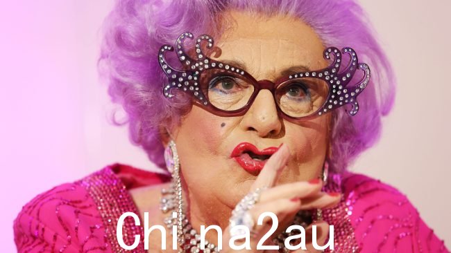澳大利亚传奇艺人 Barry Humphries,以另一个自我埃德娜夫人而闻名,因最近的髋关节手术并发症去世,享年 89 岁。图片Rohan Kelly