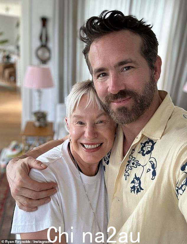 母亲:一线演员,46 岁,与 Rob McElhenney 一起拥有俱乐部 - 回应了 33 岁的 Ben 在采访中发表的有趣评论
