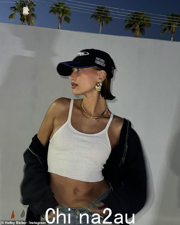 Coachella 风格:她记录了她在为期三天的节日中的时尚装扮,甚至让粉丝们了解了她在沙漠期间如何准备皮肤和化妆
